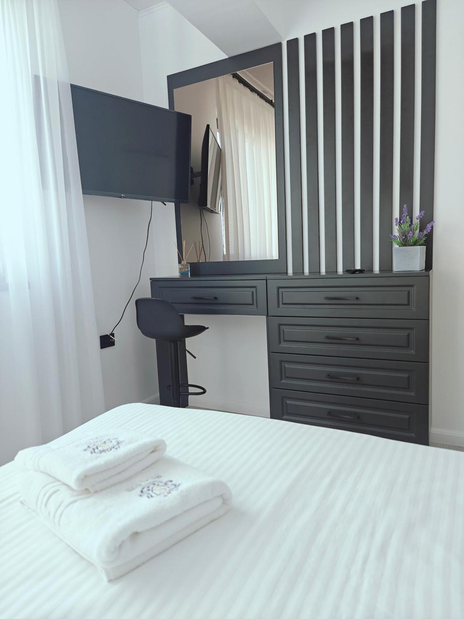 Mamaia Nord Vip Aparthotel Năvodari Exterior foto